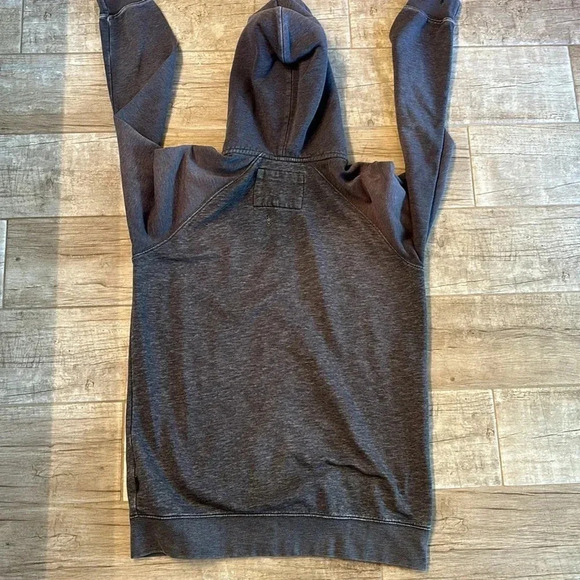 Quicksilver zip up hoodie.🔴 - Picture 2 of 4